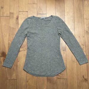 InCashmere women’s sweater M longsleeve round neck gray cashmere top pullover